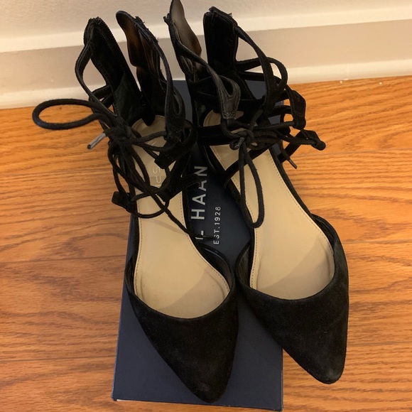 Via Spiga Shoes - Via Spiga Strappy Flat Sandal in Black | Size 5.5